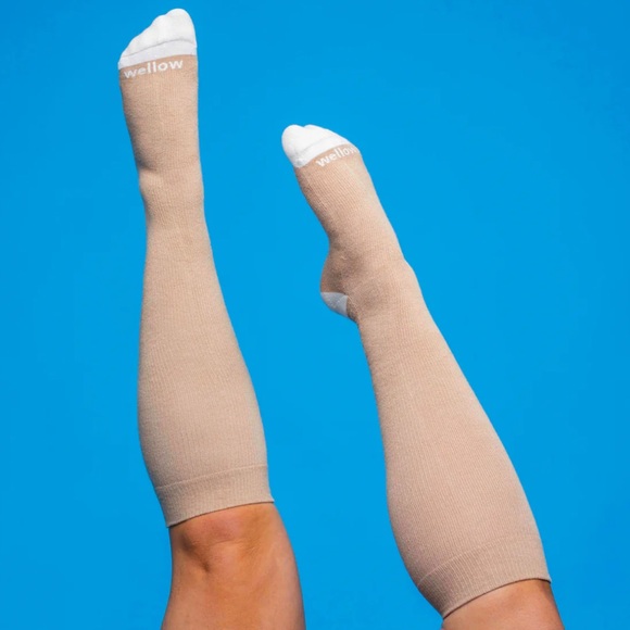 Wellow Compression Socks - Picture 1 of 6